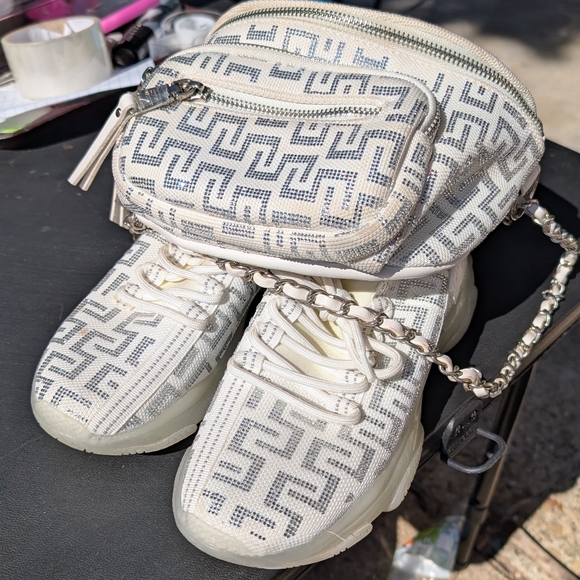 Steve Madden Shoes+ Matching Fanny Pack - Picture 2 of 4